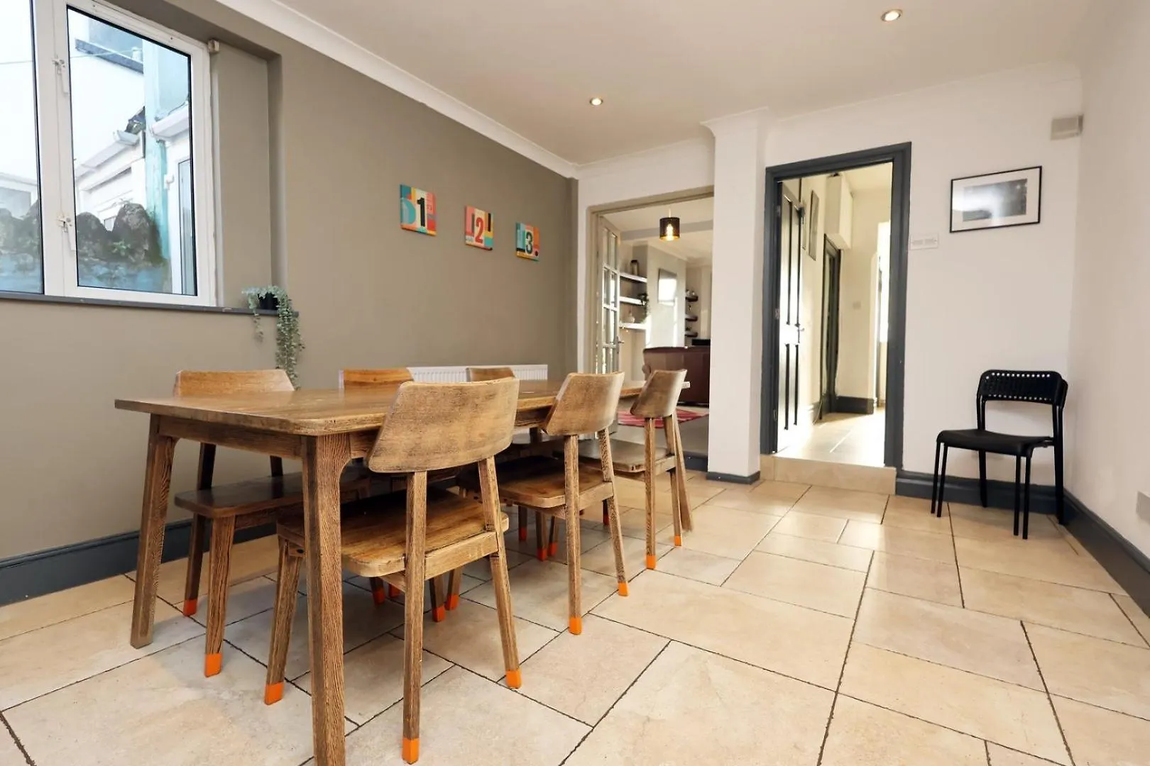 Central Cardiff Victorian Town House Free Parking