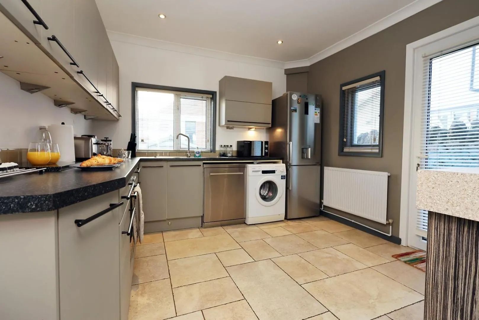 Central Cardiff Victorian Town House Free Parking Apartment